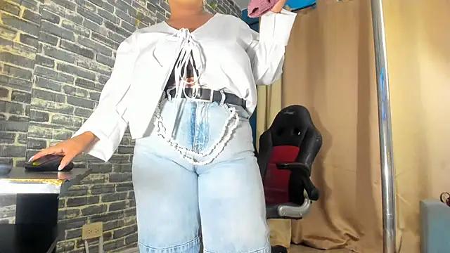 XXX chat uživo modela iam_samy_