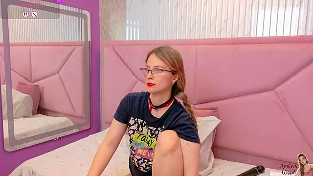 Chatroom XXX en direct de AmbeerWood_