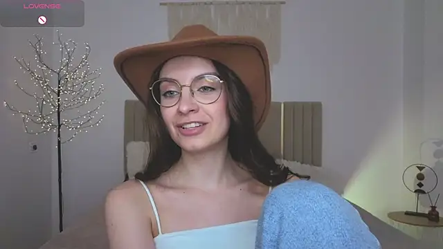 Real_cutie1 Show in webcam