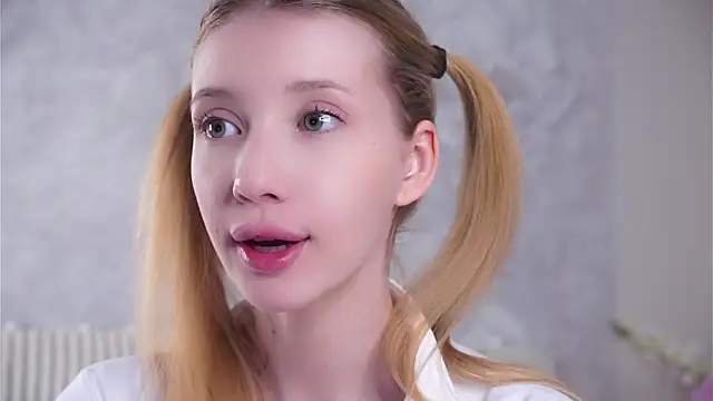 SunnivaCovil Chat XXX live