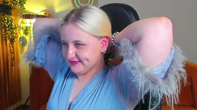 Онлайн чат XXX LioraArdyn