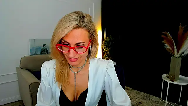 MuseOfStage Chat XXX live