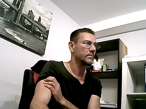 mastercharisma35 Adlı Modelin Canlı XXX Sohbeti