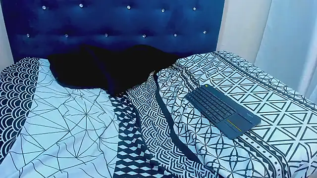 Chatroom XXX en direct de SofiaGonzales_
