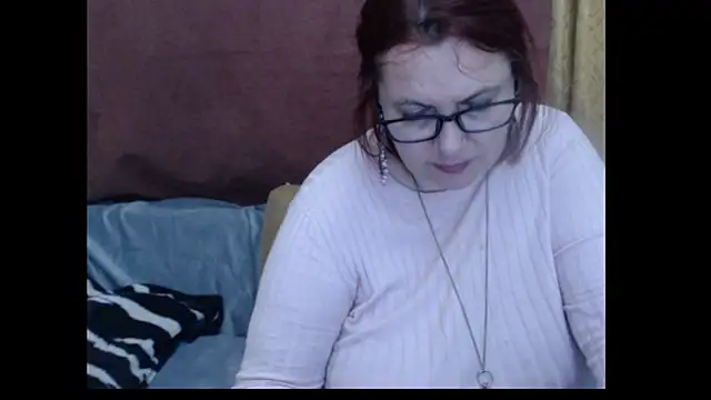 PlayfullMature's Live XXX Chat