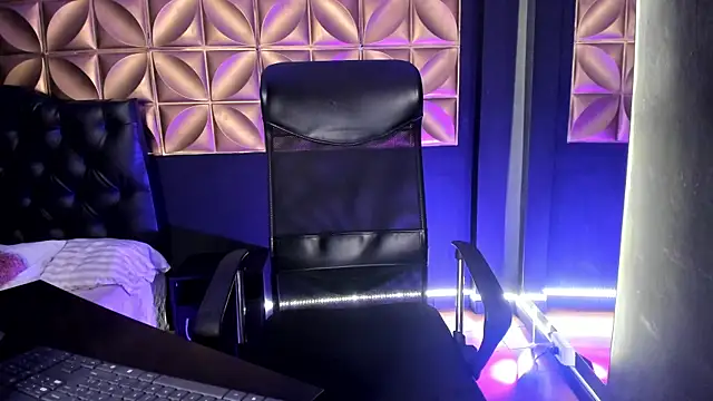 scarlettvelvet_'s Live XXX Chat