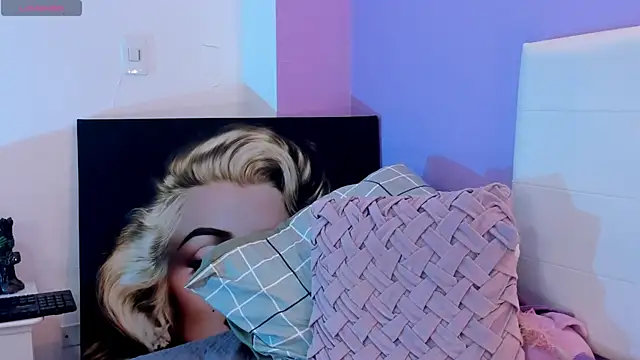 Charlotte11-11's Live XXX Chat