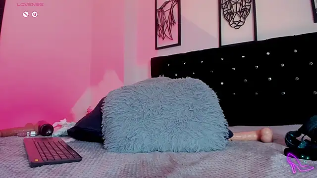 Show modela FelinaJohnson na web-kameri