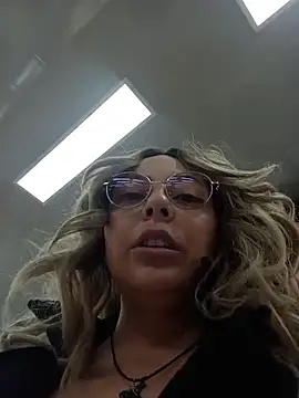 madelaine-'s Live XXX Chat