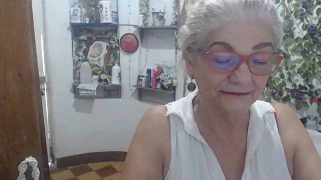 FunnyGrandma Chat XXX live