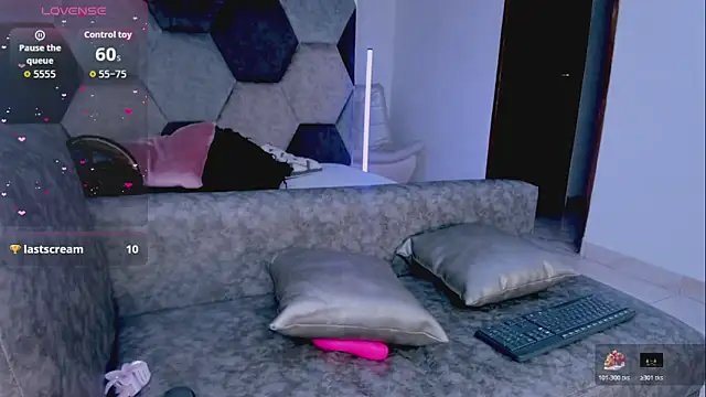 Chat +18 de MikaelaStone ao vivo