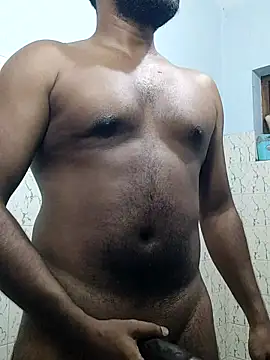 Show modela hornywildman123 na web-kameri