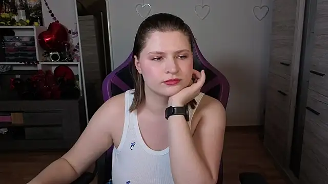 TinniAngel's Live XXX Chat