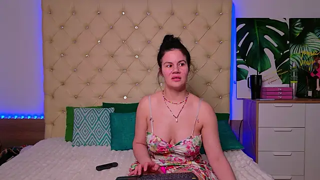 KattieSims Chat XXX live