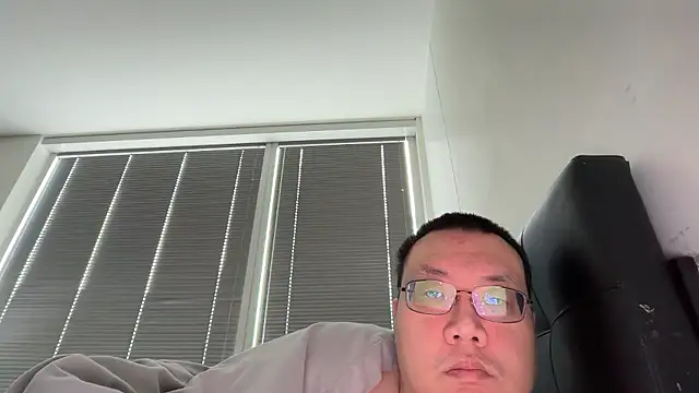 happynewyear111222 Webcam-Show