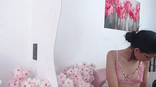 pinky_f00x's Live XXX Chat