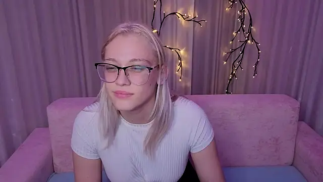 Chat +18 de KaraLiin ao vivo