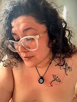 CurlyMilf_Vannexxxa's Webcam Show