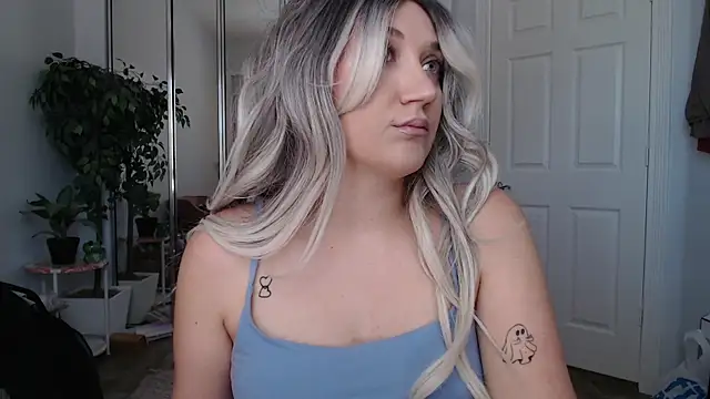 GoddessEmmy's Live XXX Chat