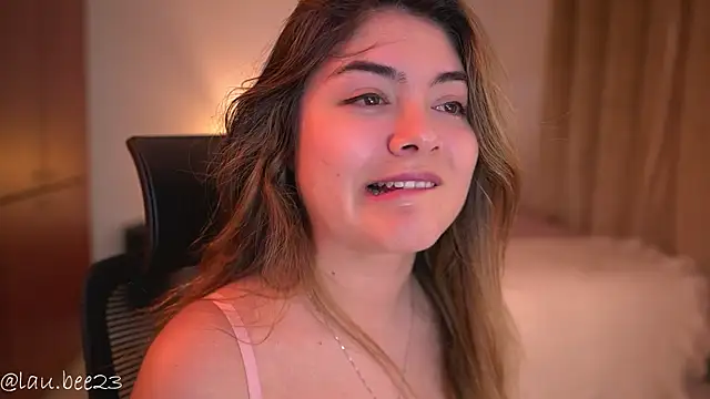 Chat XXX ao vivo de Lau_Bee