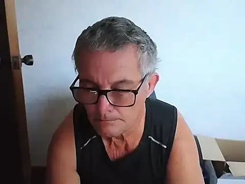 daddy_man Adlı Modelin Canlı XXX Sohbeti