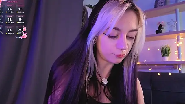 Chat +18 de TristaRoht ao vivo
