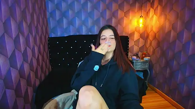 Chatroom XXX en direct de LiaHarryis