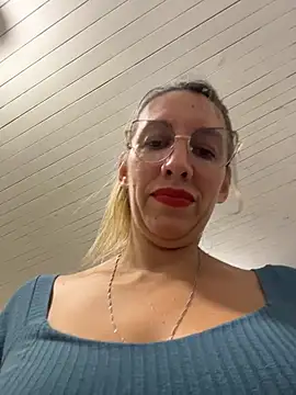 Chat +18 de Gatitacarlita ao vivo