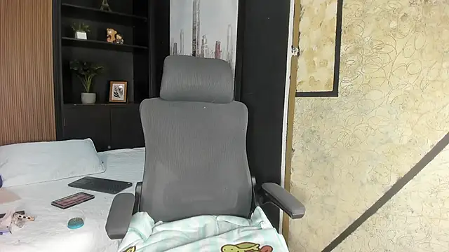 nahomyrusell Show Webcam