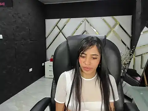 hazel_18_ élő XXX-chatje