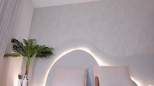 CannelaSmith's Live XXX Chat