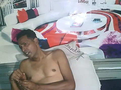 IndianHunk01 – Naživo XXX chat