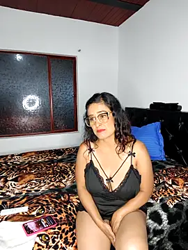Aurora_levi Show in webcam