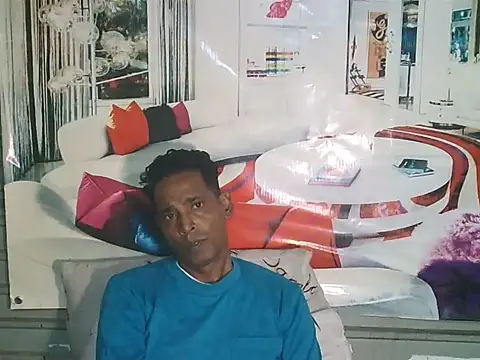 IndianHunk01 Adlı Modelin Canlı XXX Sohbeti