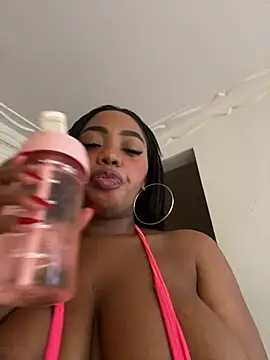 XXX chat uživo modela MonicaSex_