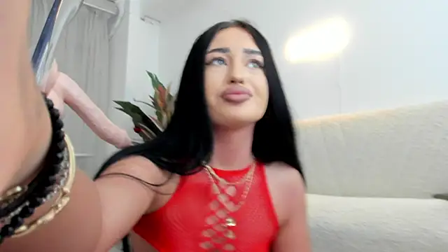 Show modela EmeraldKatt na web-kameri