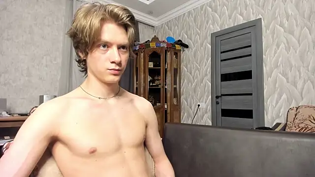 Show modela milkiwvy na web-kameri