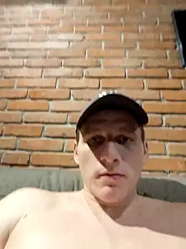 Czat XXX na żywo – Poliglotjoe1