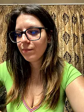 NadiraNoor live XXX chat