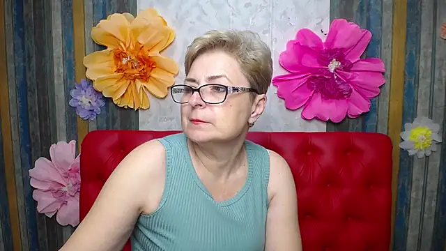 EmiliaGree Adlı Modelin Canlı XXX Sohbeti