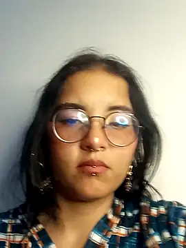 Chat +18 de kitsune_nyoko ao vivo