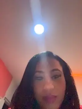 Chatroom XXX en direct de AlisonHoot69