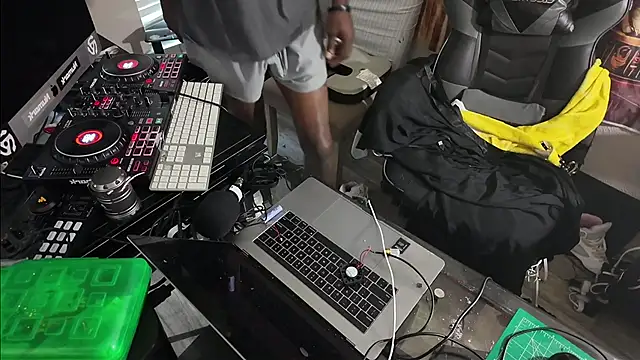 Triggerhappycj100 Live XXX-Chat