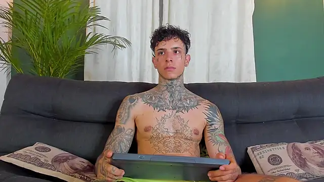 Aron_ford Chat XXX in diretta