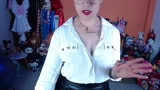 Онлайн чат XXX MissMiia2