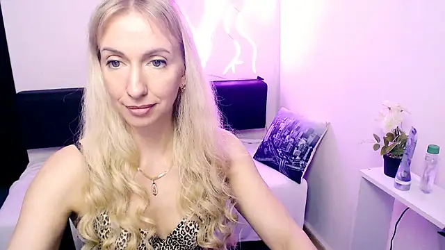 Cute_Smile_Shy Adlı Modelin Canlı XXX Sohbeti