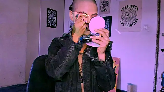 alex_one888 élő XXX-chatje