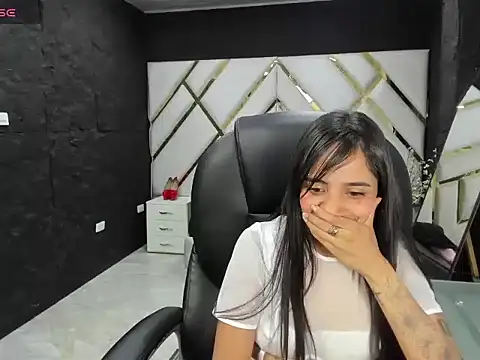 แชท XXX สดของ hazel_18_