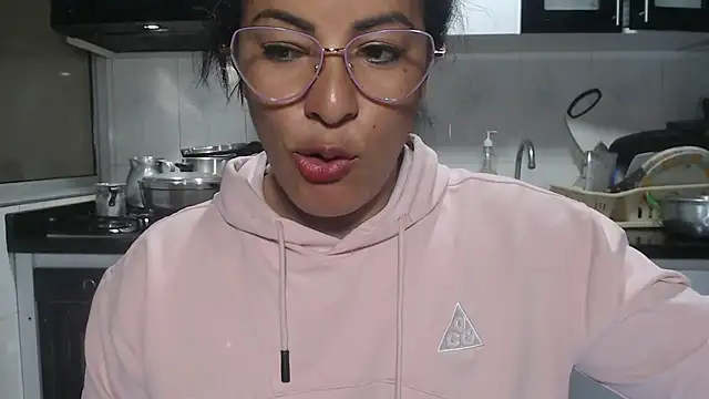Chat +18 de kateleyagrey ao vivo