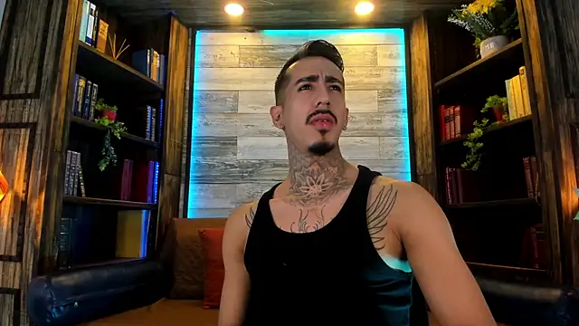 Donovan_Desmond Adlı Modelin Canlı XXX Sohbeti